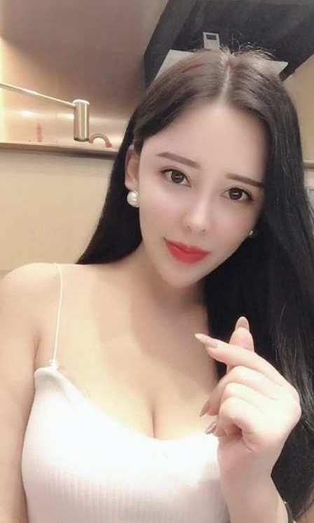 粉嫩多汁的性感辣妹